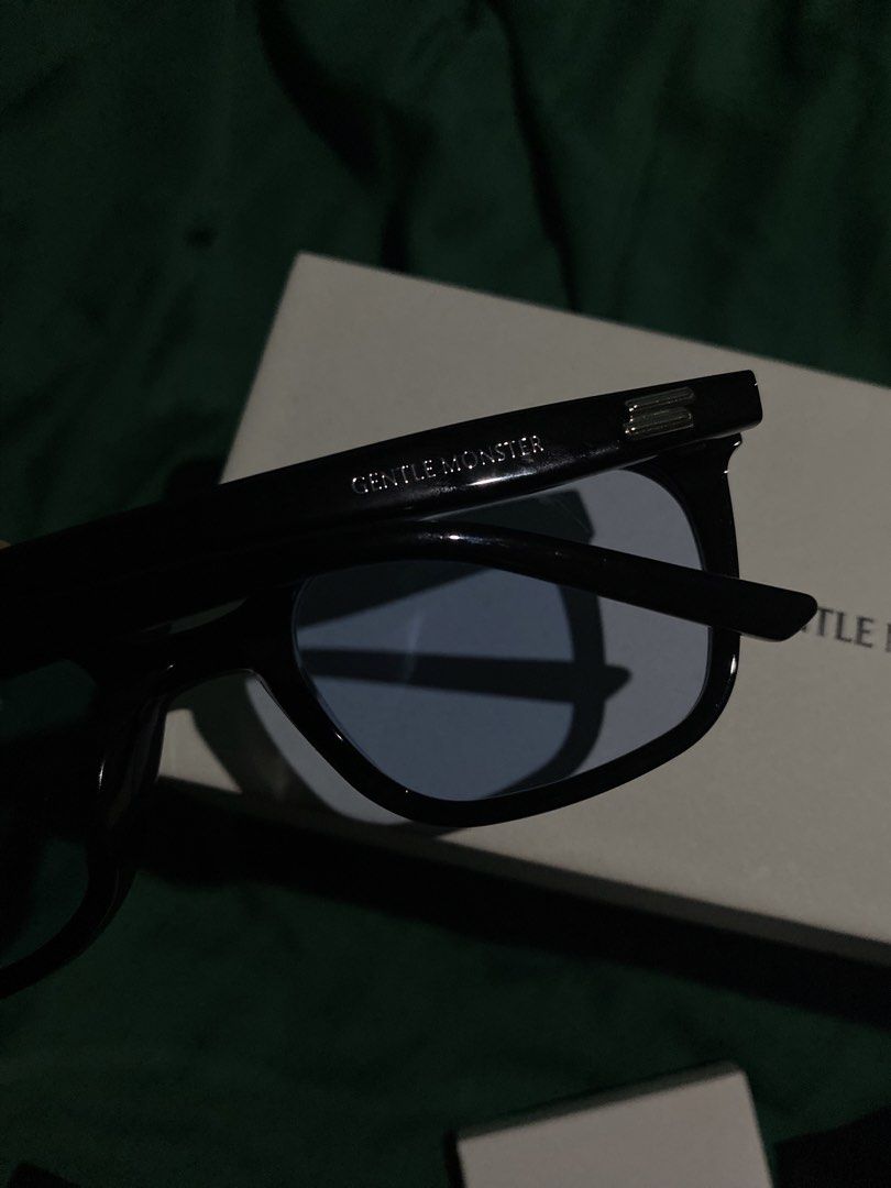 Gentle Monster Breezebe 01 Sunglasses (Category: Sunglasses & Eyewear) located in Calapan. Submitted by chabiiiiiiiiiiiiiii (Listing ID 1463044423, Image 3). Description: Authentic Gentle Monster Sunglasses Breezebe 01 Black acetate frame, blue lenses Inclusions: Sunglasses, authenticity card, receipt, case, box, cleaning cloth.