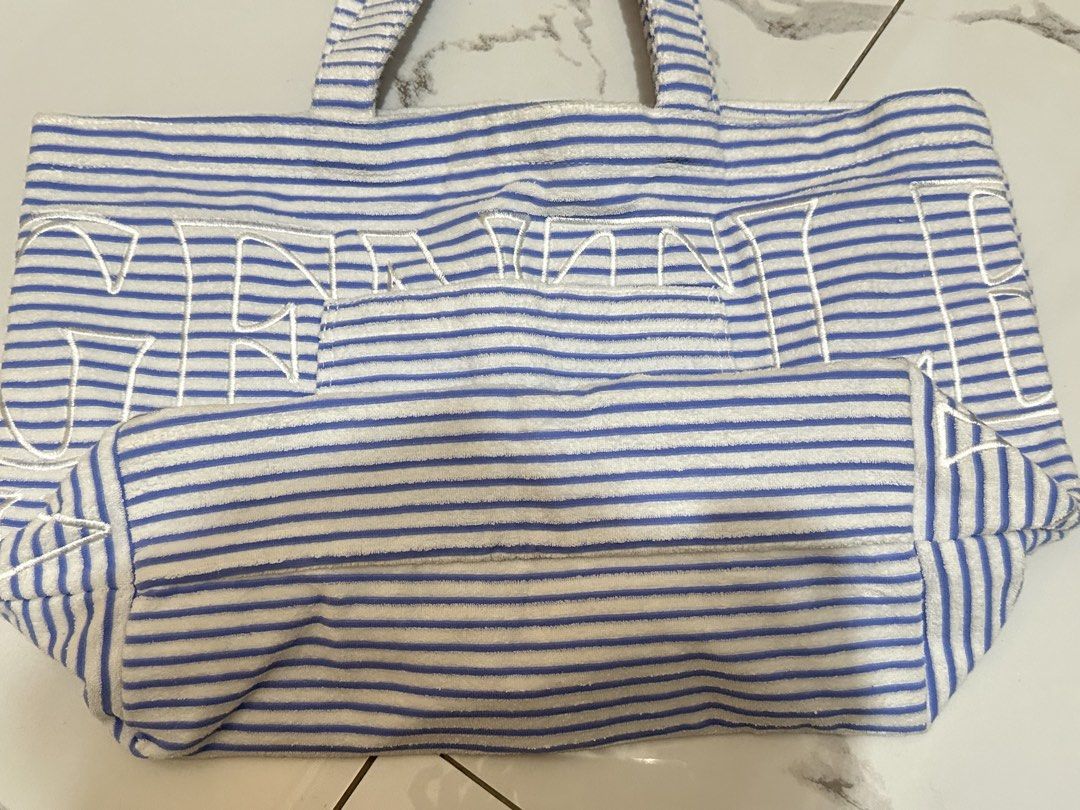 Gentlewoman Tote Bag (Category: Tote Bags) located in Rizal. Submitted by miss2lyps (Listing ID 1463054891, Image 3). Description: - authentic, almost new. - clean interior and exterior - spacious can fit laptop, ipad etc.