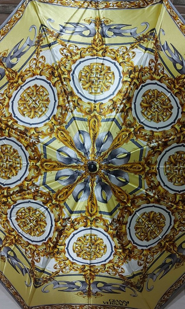Gianni versace folding umbrella #2 (Category: Other Accessories) located in Quezon City. Submitted by threetwotwo2ndaccount (Listing ID 1462945150, Image 3). Description: gianni versace folding umbrella #2 no pouch good condition bawal sa maselan bawal sa barat.