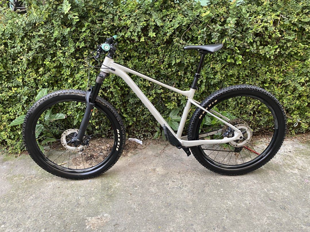 Giant Fathom 2, 27.5 + (Category: Bicycles) located in Pasig City. Submitted by mchlkrlmnl (Listing ID 1463020433, Image 2). Description: ➡️Frame: 27.5+ Giant Fathom 2 Hardtail ➡️ Size: Medium ***SUSPENSION + DROPPER POST**** ➡️ Fork: Giant Crest 34; 130mm travel (boost 15x110) ➡️ Dropper: Giant Contact Switch w/remote 100mm travel ^***COCKPIT*** ➡️ Handlebar: Giant TR35 30.7 inches ➡️Stem: Giant 40mm ➡️ Grips: ODI ***GROUPSET*** ➡️ Shifter & RD: