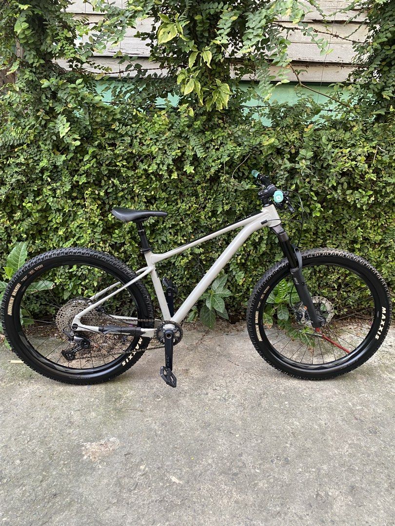 Giant Fathom 2, 27.5 + (Category: Bicycles) located in Pasig City. Submitted by mchlkrlmnl (Listing ID 1463020433, Image 1). Description: ➡️Frame: 27.5+ Giant Fathom 2 Hardtail ➡️ Size: Medium ***SUSPENSION + DROPPER POST**** ➡️ Fork: Giant Crest 34; 130mm travel (boost 15x110) ➡️ Dropper: Giant Contact Switch w/remote 100mm travel ^***COCKPIT*** ➡️ Handlebar: Giant TR35 30.7 inches ➡️Stem: Giant 40mm ➡️ Grips: ODI ***GROUPSET*** ➡️ Shifter & RD: