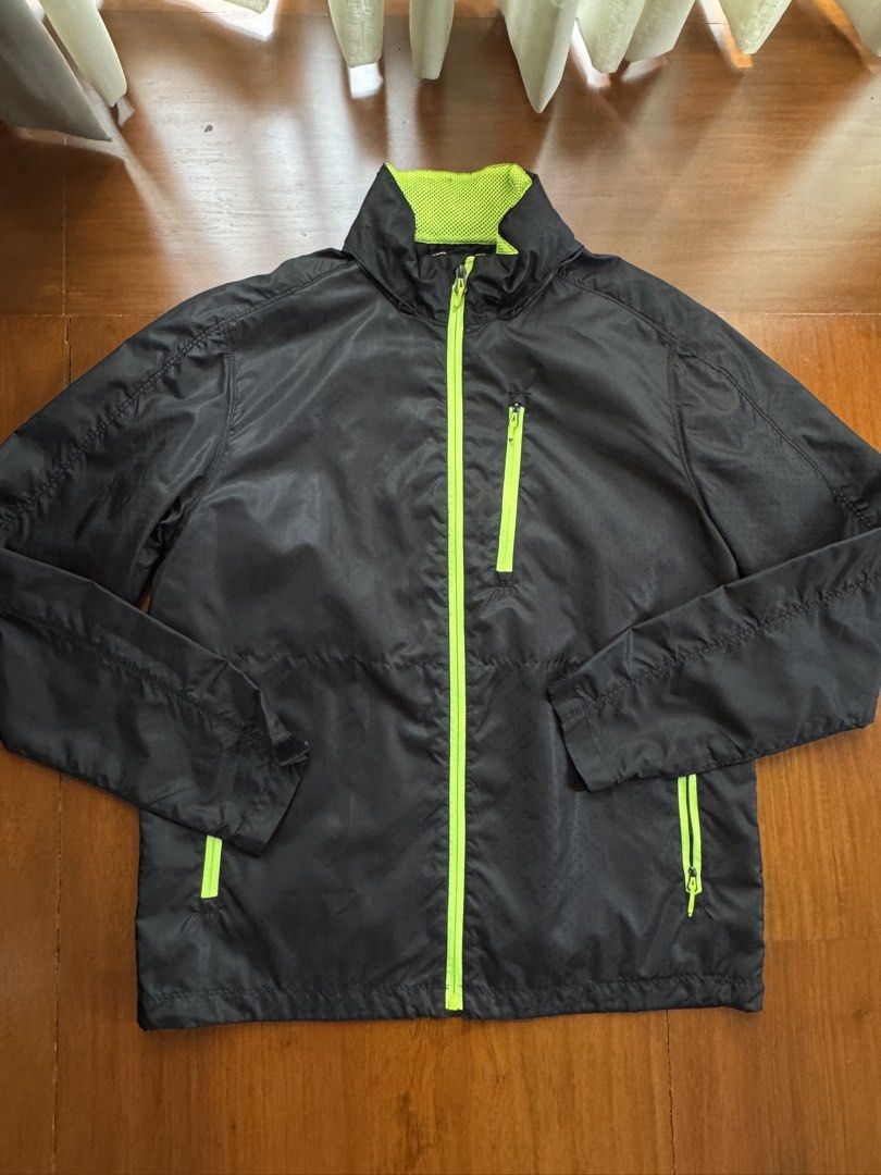 Giordano Men’s Windbreaker Jacket (Category: Coats, Jackets and Outerwear) located in Pasig City. Submitted by kutleyn (Listing ID 1462885387, Image 1). Description: .