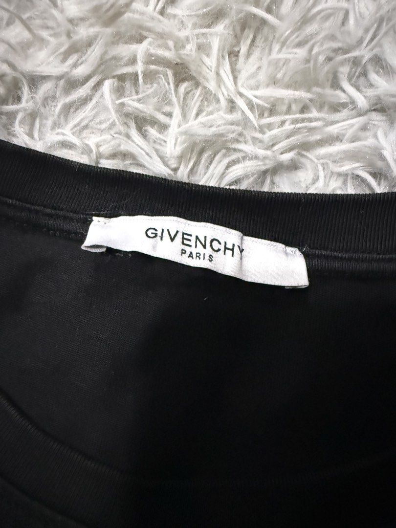 Givenchy (OFF) (Category: Tshirts & Polo Shirts ) located in Cavite. Submitted by timsiojo (Listing ID 1462896456, Image 2). Description: Dimension L27.5W22 Excellent condition Cavite loc .