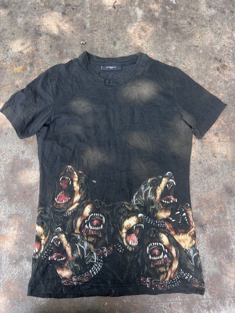 Givenchy Rottweiler Print T-Shirt Black (Category: Tshirts & Polo Shirts ) located in Caloocan City. Submitted by vintage2333 (Listing ID 1463094929, Image 1). Description: - Black Givenchy T-Shirt - Iconic Rottweiler Print - 100% Cotton - Short Sleeves, Crew Neck - Detailed and Eye-Catching Design - Great for Streetwear.