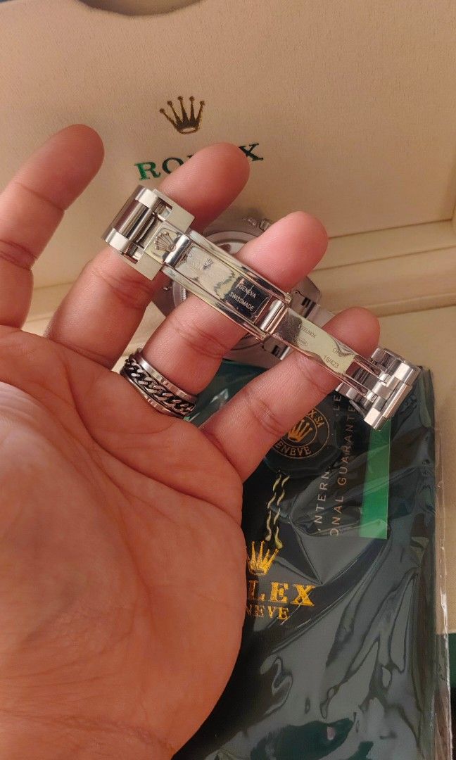 Gmt master 2 (Category: Men's Watches) located in Agdangan. Submitted by pjlim06 (Listing ID 1462886601, Image 3). Description: gmt master 2 gmt working watch screen protector installed original box original manual links included meet up sm tanza or rob gentri.
