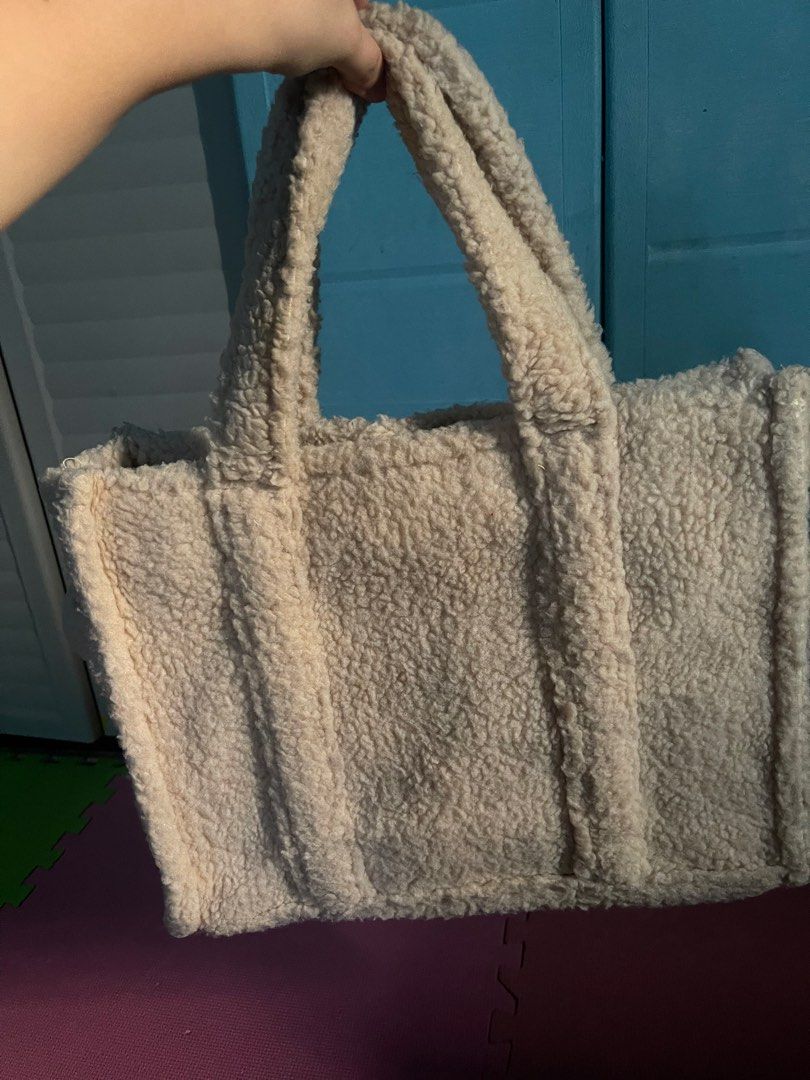 good luck (Category: Tote Bags) located in Matanog. Submitted by jcamill3 (Listing ID 1462970794, Image 2). Description: no issue .