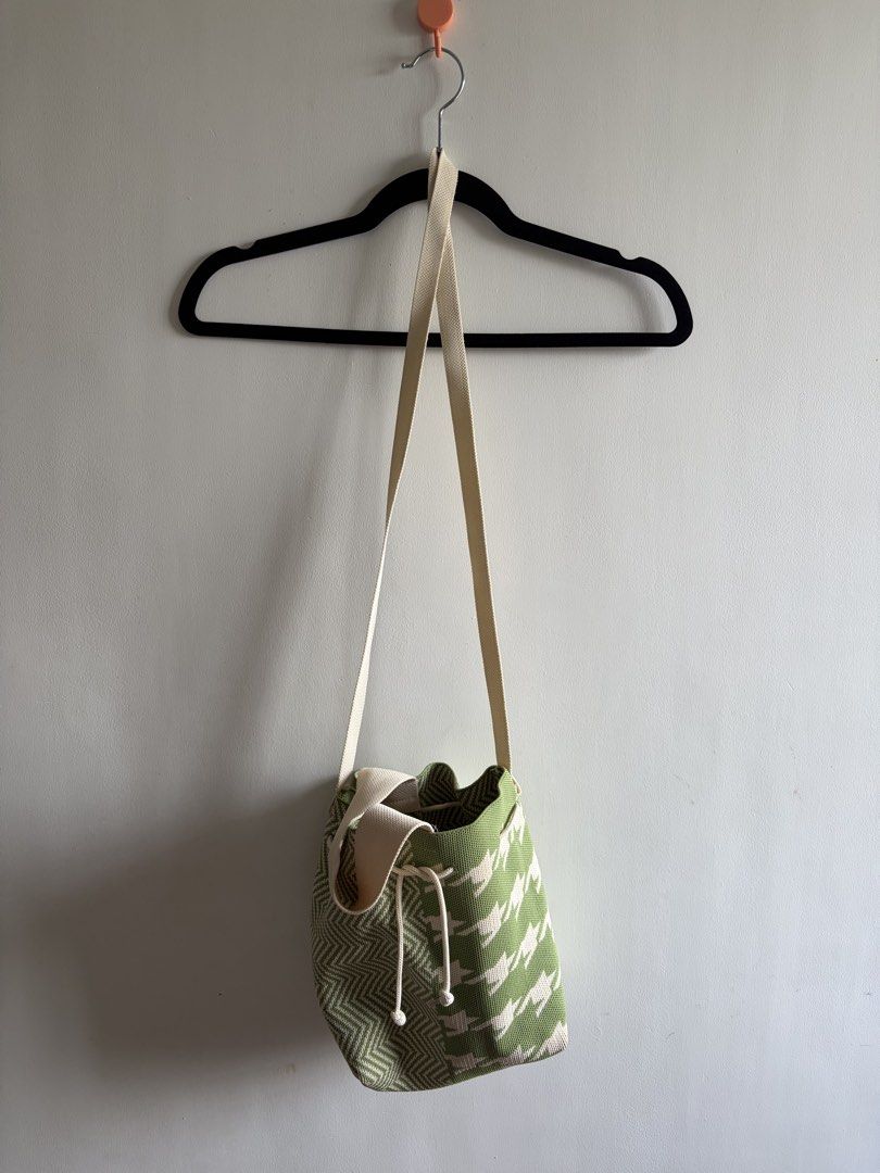 Grab knitted canvass drawstring crossbody (Category: Cross-body Bags) located in Tarlac. Submitted by ignaciocha729 (Listing ID 1462898036, Image 1). Description: - Stylish knitted canvas drawstring crossbody bag - Features a chic green and white pattern - Secure drawstring closure for your belongings - Comfortable and adjustable crossbody strap - Perfect for everyday use.