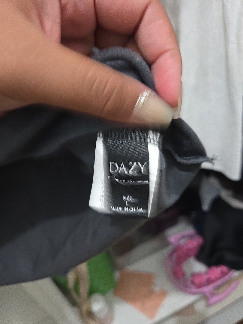 Gray Crop Top - Dazy (Category: Shirts) located in Agoncillo. Submitted by ariannacvii (Listing ID 1462991929, Image 2). Description: 👚 Pre-Loved Gray Crop Top — ₱85 I’m currently decluttering my wardrobe and letting go of some of my pre-loved clothes! 🤍 • Size: L • Brand: Dazy (SheIn) • Condition: Like New • Price: ₱85 ✨ Perfect for casual, everyday outfits and easy to style! 📌 IMPORTANT NOTE: Some of my clothes have been stored and unused fo