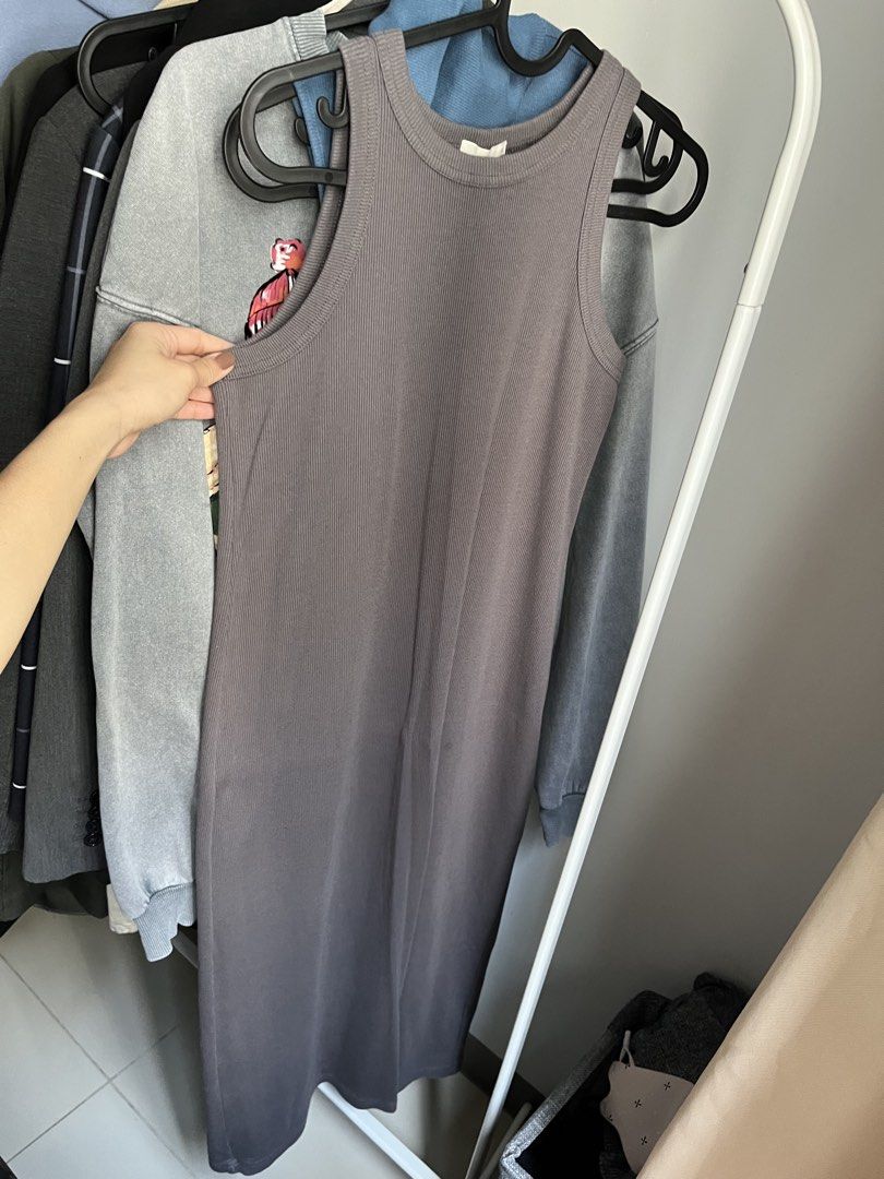 Gray Tank dress (Category: Dresses) located in Dasmarinas. Submitted by 365daysofsummer (Listing ID 1462911946, Image 2). Description: From overruns Thick fabric cold season is coming! RFS: major decluttering / change of wardrobe.