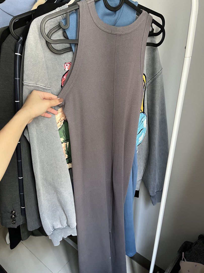 Gray Tank dress (Category: Dresses) located in Dasmarinas. Submitted by 365daysofsummer (Listing ID 1462911946, Image 3). Description: From overruns Thick fabric cold season is coming! RFS: major decluttering / change of wardrobe.