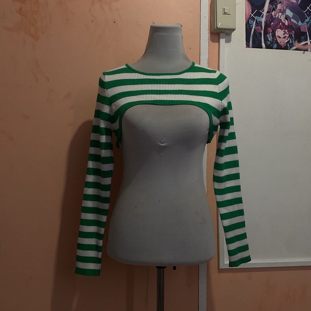 Green and White Striped Cropped Sweater (Category: Longsleeves) located in Naga. Submitted by asrid.32 (Listing ID 1462950653, Image 1). Description: - Super cute cropped sweater - Green and white stripes - Ribbed knit material - Long sleeves with front cutout detail - Perfect for a casual, trendy look.