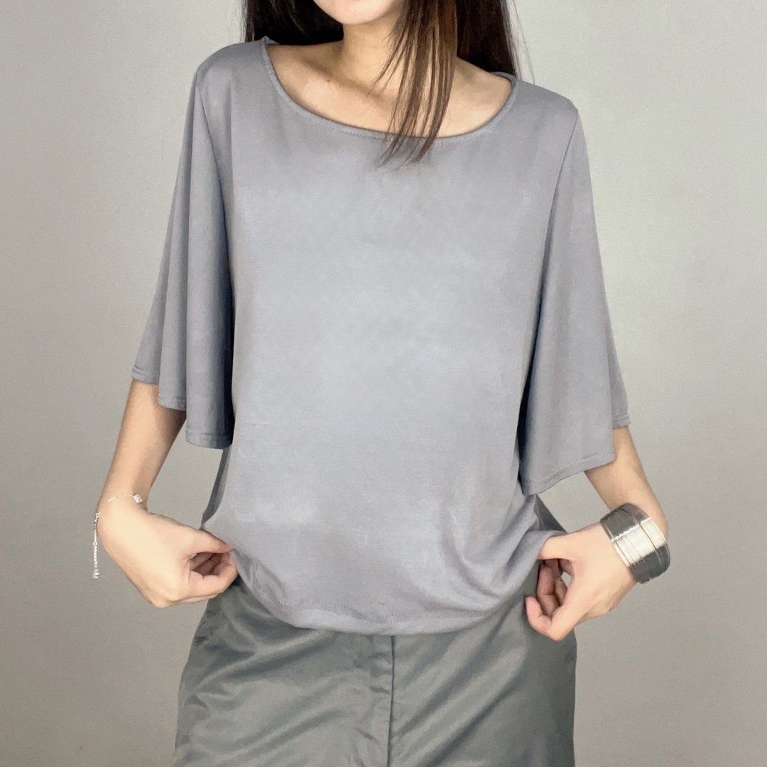 green envelope la batwing top (Category: Blouses) located in Manila. Submitted by pabili.ph (Listing ID 1463075504, Image 1). Description: medium to large L20", up to B40".