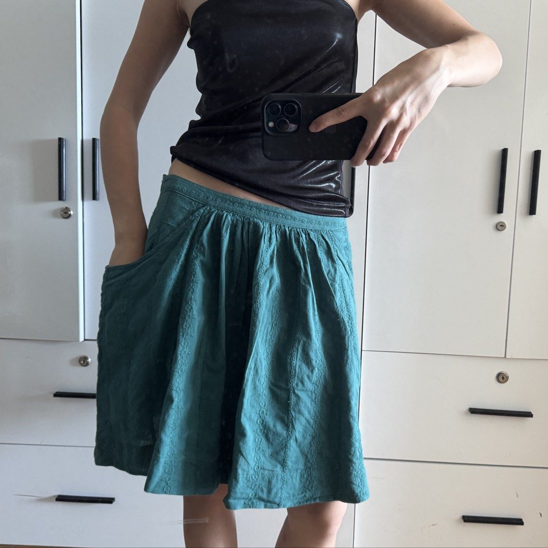 Green Midi Skirt (Category: Skirts) located in Manila. Submitted by dolledleo (Listing ID 1463012400, Image 3). Description: - Has pockets!! - 100% cotton - 14 inches waistline (laid flat) - Can be worn low waisted - Fits size XS-M .