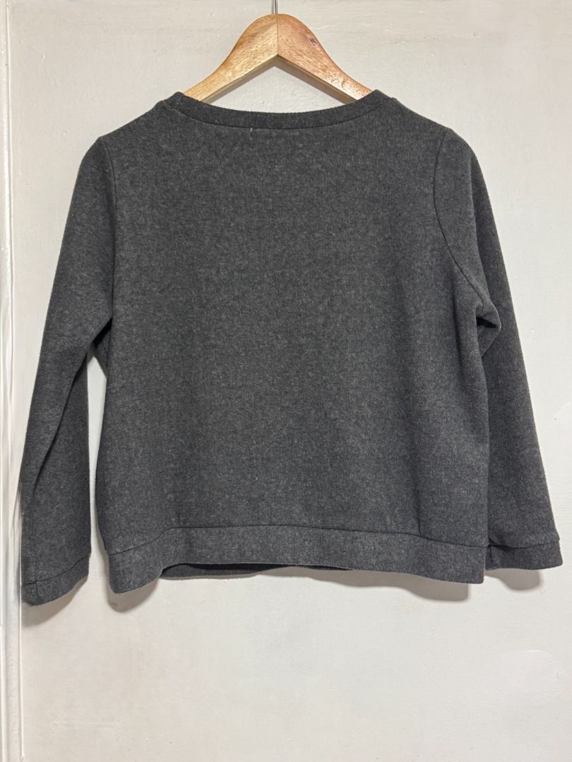 Grey Longsleeve Buckle (Category: Longsleeves) located in Quezon. Submitted by gottabye (Listing ID 1463035198, Image 2). Description: 20inch w x 21inch l Similar fit with Prada and similar style to a Louis vuitton shirt.