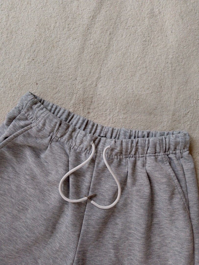 Grey Sweat Jorts with Drawstring (Category: Shorts) located in Caloocan City. Submitted by sharpthreads18 (Listing ID 1462899333, Image 2). Description: ‎________________ ‎📏DIMES (INCHES) ‎• Waist / 31 (gartered open size) ‎• Length / 22.5 ‎• Thigh / 14 ‎• Hem / 13 (close to 14) ‎________________ ‎🧷DETAILS ‎• Issue: yellow stains (not sure if washable) ‎• Need wash ‎• Excellent Condition .