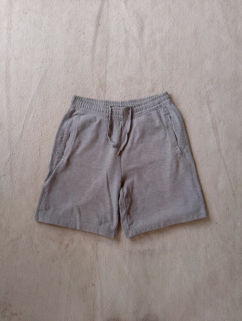 Grey Sweat Shorts with Drawstring Waist (Category: Shorts) located in Caloocan City. Submitted by sharpthreads18 (Listing ID 1462899311, Image 1). Description: ‎________________ ‎📏DIMES (INCHES) ‎• Waist / 32 (garterized, XL on tag) ‎• Length / 20 ‎• Thigh / 13.5 ‎• Hem / 12 ‎________________ ‎🧷DETAILS ‎• Issue: none ‎• Need wash ‎• Excellent Condition .