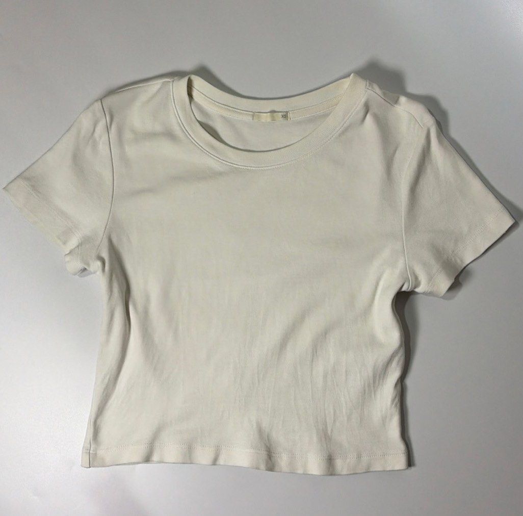 GU Basic Cream Cropped T-shirt XS (Category: Shirts) located in Carmona. Submitted by camille.02 (Listing ID 1462926042, Image 1). Description: - Cream colored cropped t-shirt - Brand: GU - Short sleeves, crew neck - Versatile and simple design - Made in Bangladesh - Tagged size XS.