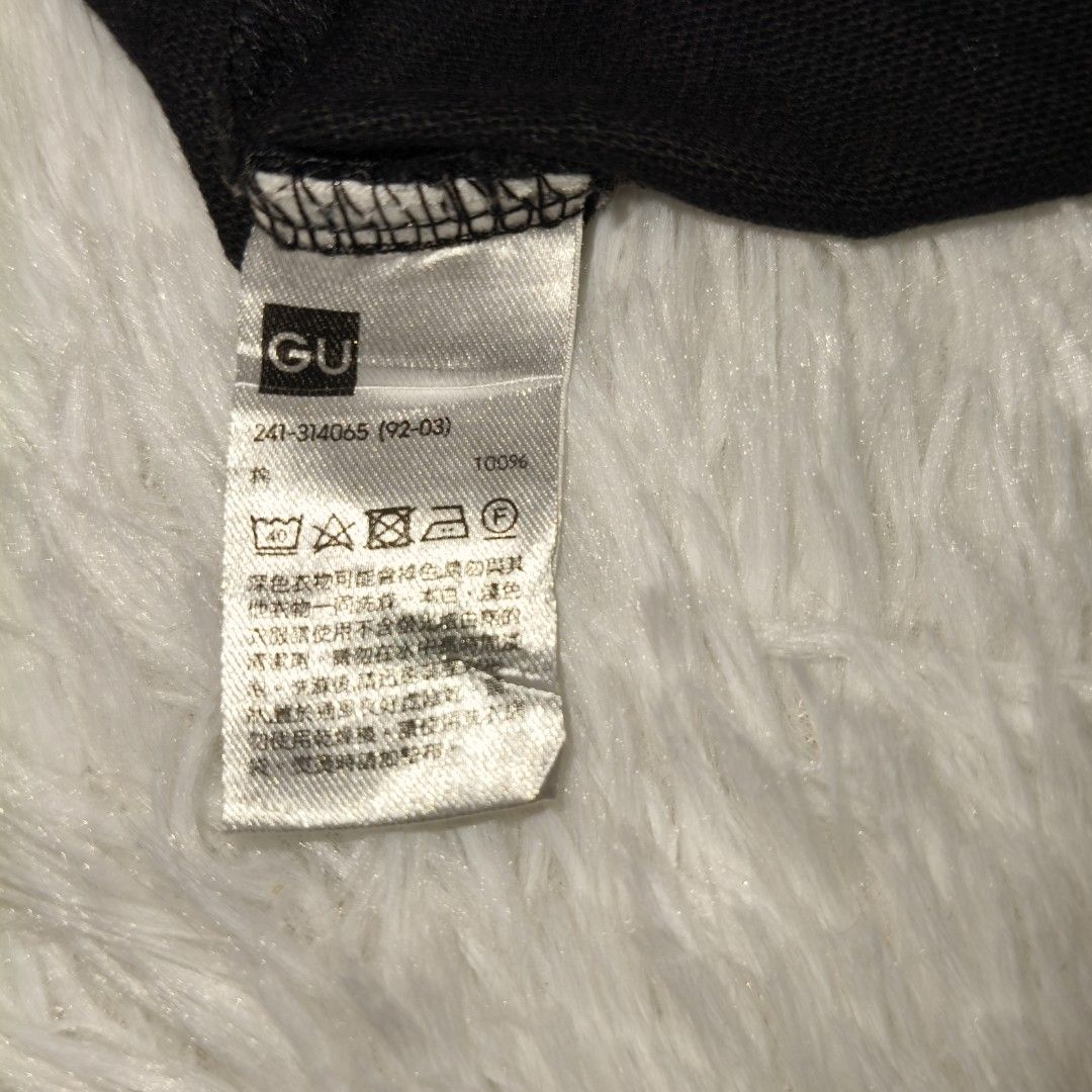 GU black oversize tee (Category: Shirts) located in Midsayap. Submitted by leighdeelovelylocks (Listing ID 1463116819, Image 3). Description: handpicked and carefully thrifted small on tag, best fits large.