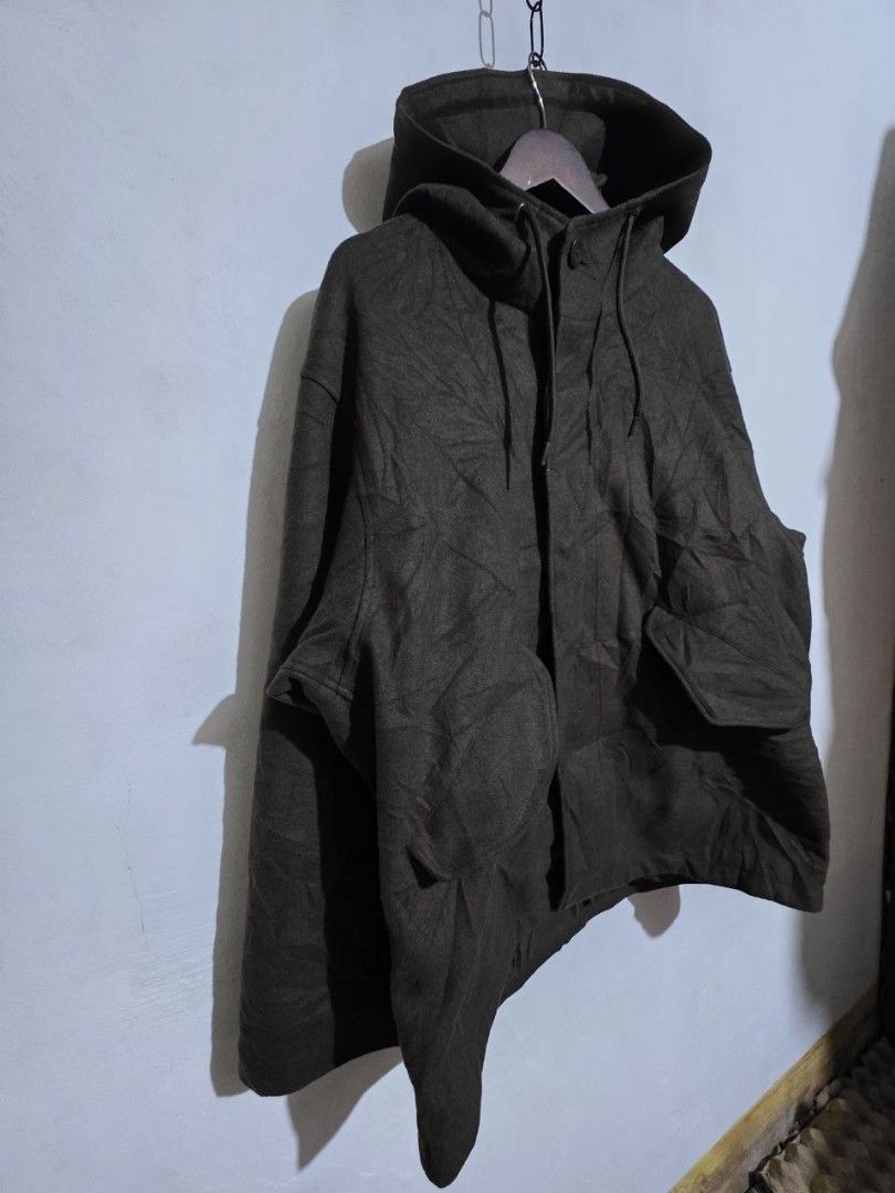 Gu Cozy Melton Parka (Category: Coats, Jackets and Outerwear) located in Baguio. Submitted by labelleferroniere (Listing ID 1463023424, Image 3). Description: No Flaws Good as New Dark Green W24 L32 (XL on tag).