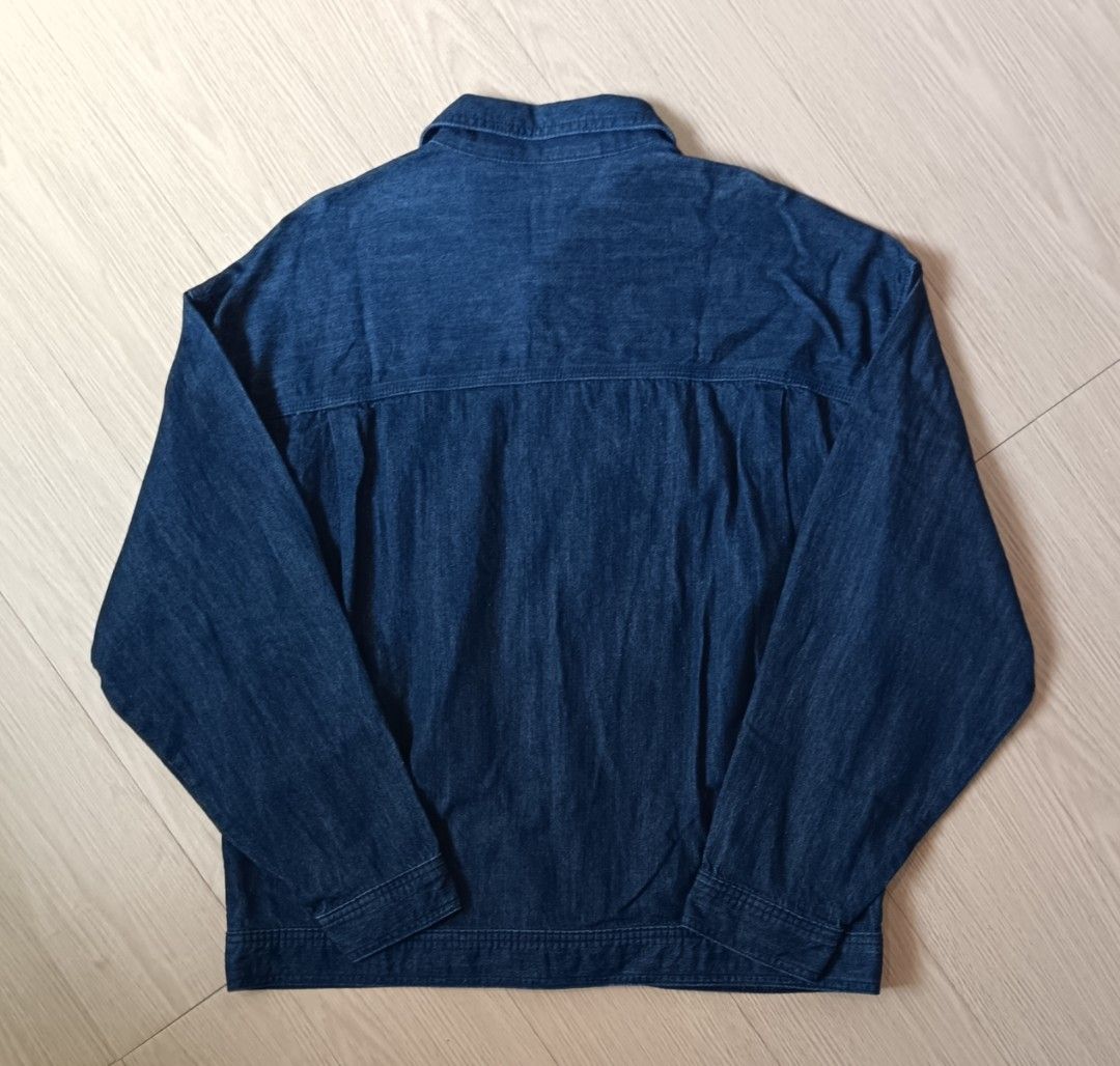 GU DENIM JACKET WITH TWO POCKET (Category: Coats, Jackets and Outerwear) located in Cavite. Submitted by marcuz.lifestyle (Listing ID 1462902299, Image 3). Description: SIZE:MEDIUM ON TAG WIDTH:21.5 LENGTH:26.5 VERRYGOOD CONDITION NO ISSUE COLOR RATE:9.5/10 MOP:GCASH DELIVERY COURIER:JNT LOCATION:IMUS CAVITE.