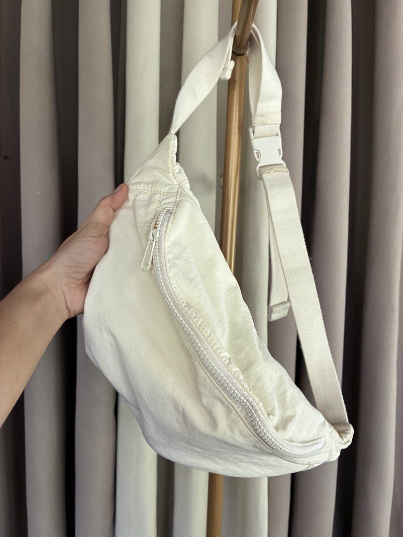 GU dumpling/waist bag (Category: Shoulder Bags) located in Candelaria. Submitted by trendoclock (Listing ID 1462957691, Image 2). Description: GU dumpling/waist bag Cream colored shoulder bag. Has a main zipper compartment. The strap is adjustable with a buckle. Lightweight material. Great for everyday use. Fits essentials..