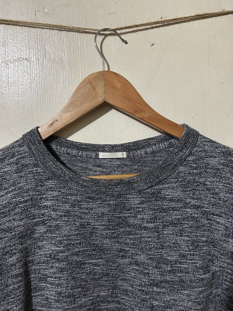 GU Grey Marled T-shirt (Category: Tshirts & Polo Shirts ) located in General Santos City (Dadiangas). Submitted by yuungs (Listing ID 1462898975, Image 3). Description: - Grey marled t-shirt - Versatile and easy to pair with any outfit - Ideal for casual wear Medium on tag 21.5x24.5-25.5 9/10 condition 350 + sf Can ship nationwide via J&T Loc: General Santos City .