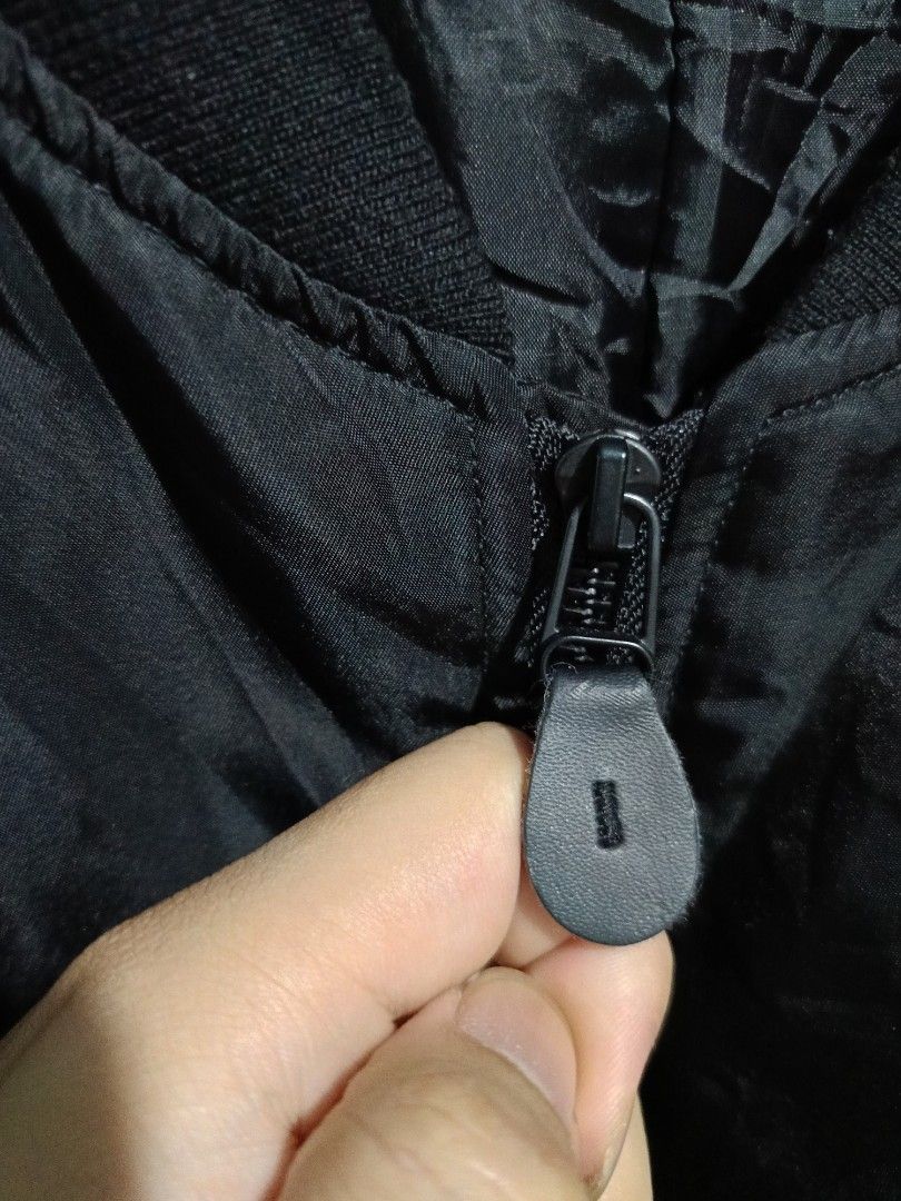 GU heavy bomber jacket boxy fit (Category: Coats, Jackets and Outerwear) located in Quezon City. Submitted by charlesfab66127 (Listing ID 1463079575, Image 3). Description: Available available!! GU heavy bomber jacket🤑 Size on tag: Large👕 Dimes: - 26 Width - 28 Length Color rate: 9.5/10 Condition: 10/10 Issue: need wash📌 Loc. Batasan Hills Quezon City 📩📩📩.