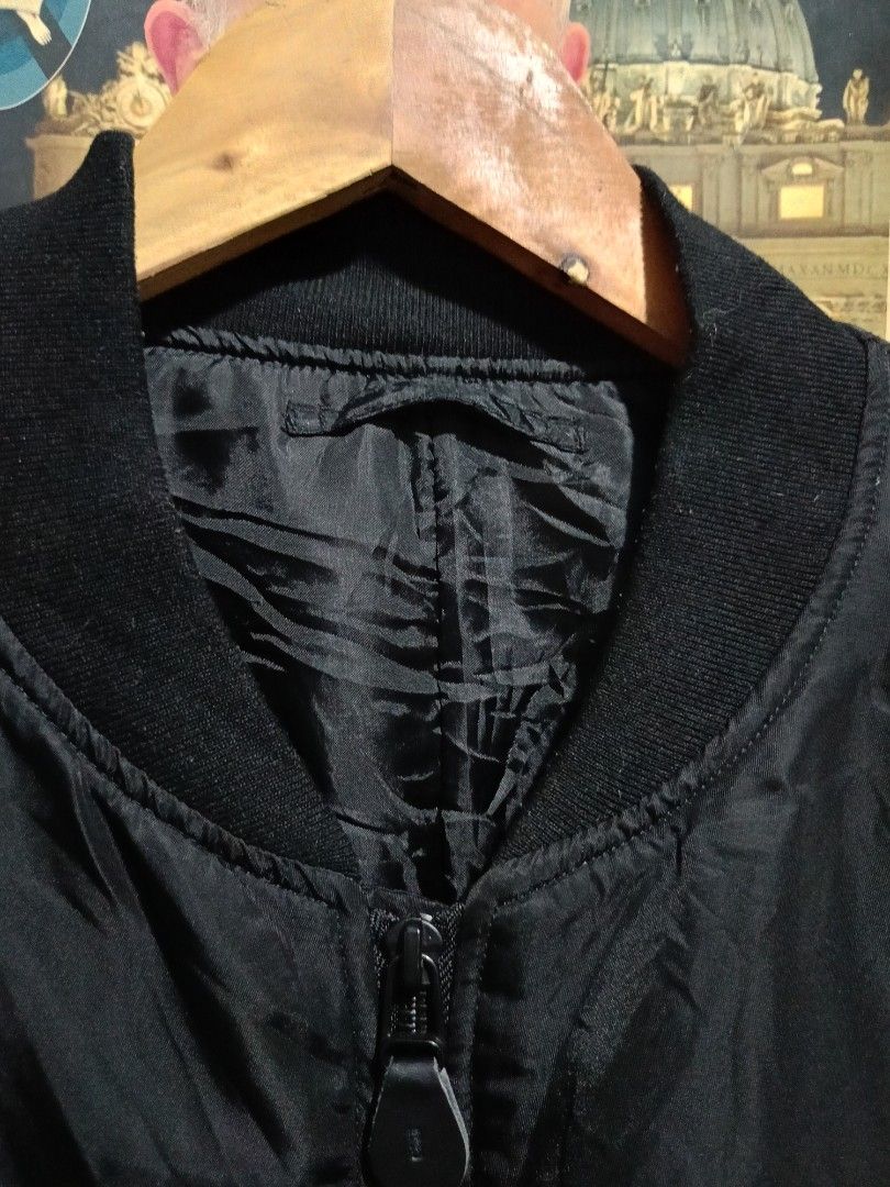 GU heavy bomber jacket boxy fit (Category: Coats, Jackets and Outerwear) located in Quezon City. Submitted by charlesfab66127 (Listing ID 1463079575, Image 2). Description: Available available!! GU heavy bomber jacket🤑 Size on tag: Large👕 Dimes: - 26 Width - 28 Length Color rate: 9.5/10 Condition: 10/10 Issue: need wash📌 Loc. Batasan Hills Quezon City 📩📩📩.