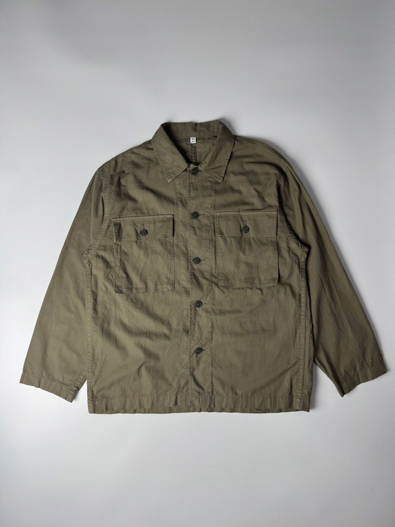 GU Uniqlo Utility Work Jacket Olive Green (Category: Coats, Jackets and Outerwear) located in Cavite. Submitted by loadeadgears (Listing ID 1463014128, Image 1). Description: - Uniqlo Olive Green Utility Jacket - Two chest pockets with button closures - Button-up front - Long sleeves with button cuffs - Ideal for casual layering - Durable and versatile.