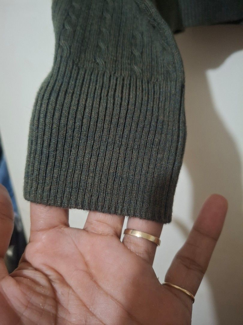 GU Zip-Up Cable Knit Hoodie (Category: Coats, Jackets and Outerwear) located in Manila. Submitted by annasigrid33015 (Listing ID 1463029844, Image 3). Description: - GU Green Cable Knit Zip-Up Hoodie - Size: Medium (M) - Features a drawstring hood - Long sleeves with ribbed cuffs - Made in China - Versatile for layering or standalone wear.