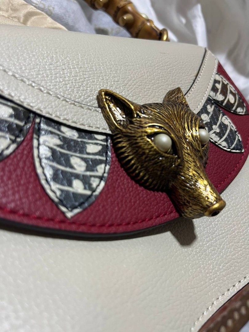 Gucci Fox Broche bag (Category: Luxury Bags & Wallets) located in Quezon City. Submitted by michypeachyy1 (Listing ID 1463048590, Image 2). Description: 3000 plus shipment only no major flaws with dust bag.