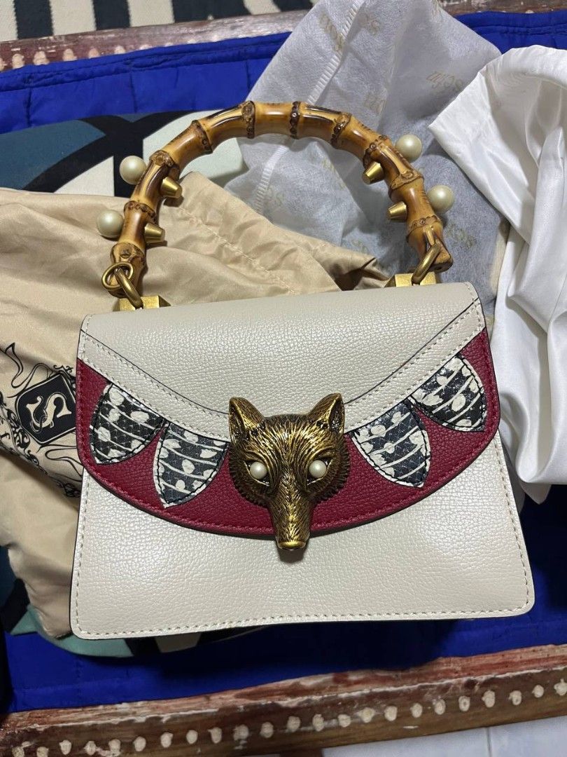 Gucci Fox Broche bag (Category: Luxury Bags & Wallets) located in Quezon City. Submitted by michypeachyy1 (Listing ID 1463048590, Image 1). Description: 3000 plus shipment only no major flaws with dust bag.