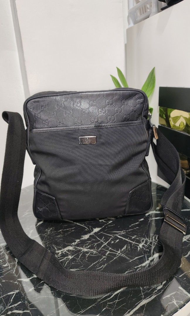 Gucci mens sling bag💯 (Category: Cross-body Bags) located in Andop. Submitted by dailyluxxurybrands (Listing ID 1462967627, Image 1). Description: authentic 💯 Gucci mens sling bag in good condition normal signe of use only.