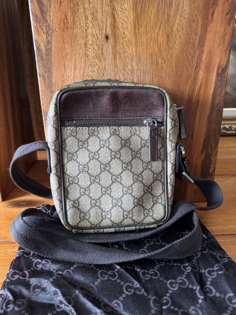 Gucci Supreme Crossbody bag (Category: Luxury Bags & Wallets) located in Pasig City. Submitted by chamoisee (Listing ID 1462931949, Image 1). Description: 2000s GG Supreme Crossbody/Shoulder Bag Dark brown leather trim with front zip pocket Used condition DM FOR FASTER TRANSACTION 📩.