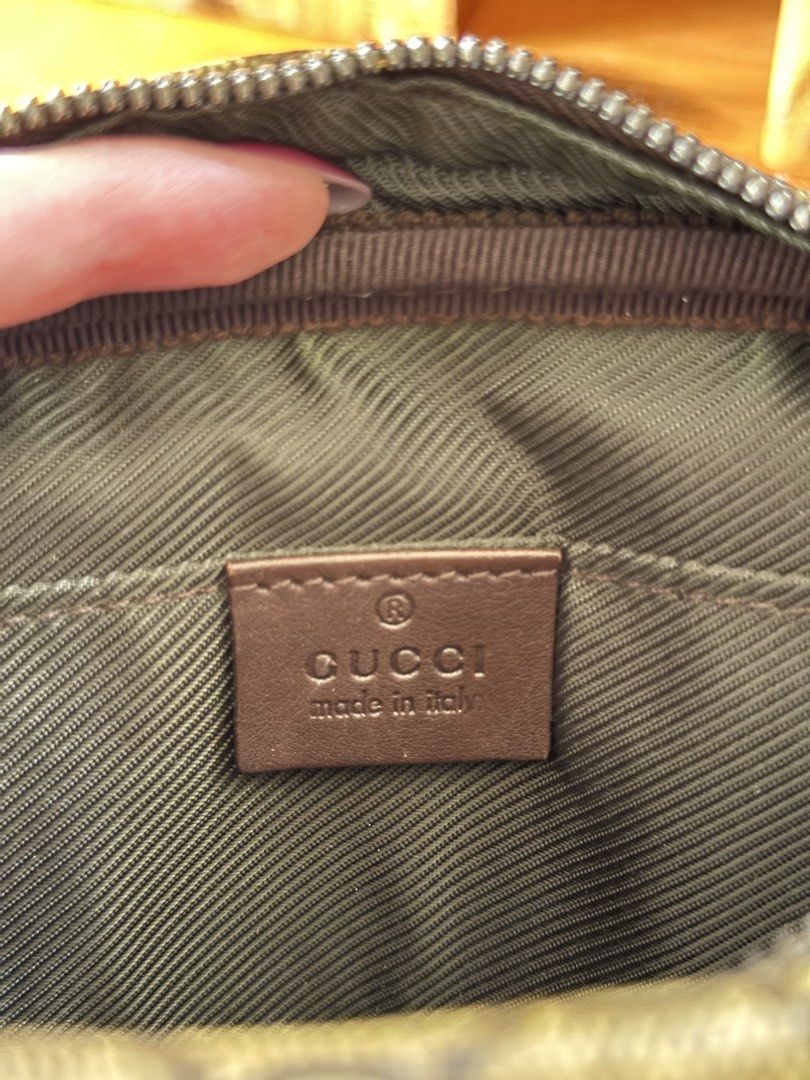 Gucci Supreme Crossbody bag (Category: Luxury Bags & Wallets) located in Pasig City. Submitted by chamoisee (Listing ID 1462931949, Image 2). Description: 2000s GG Supreme Crossbody/Shoulder Bag Dark brown leather trim with front zip pocket Used condition DM FOR FASTER TRANSACTION 📩.