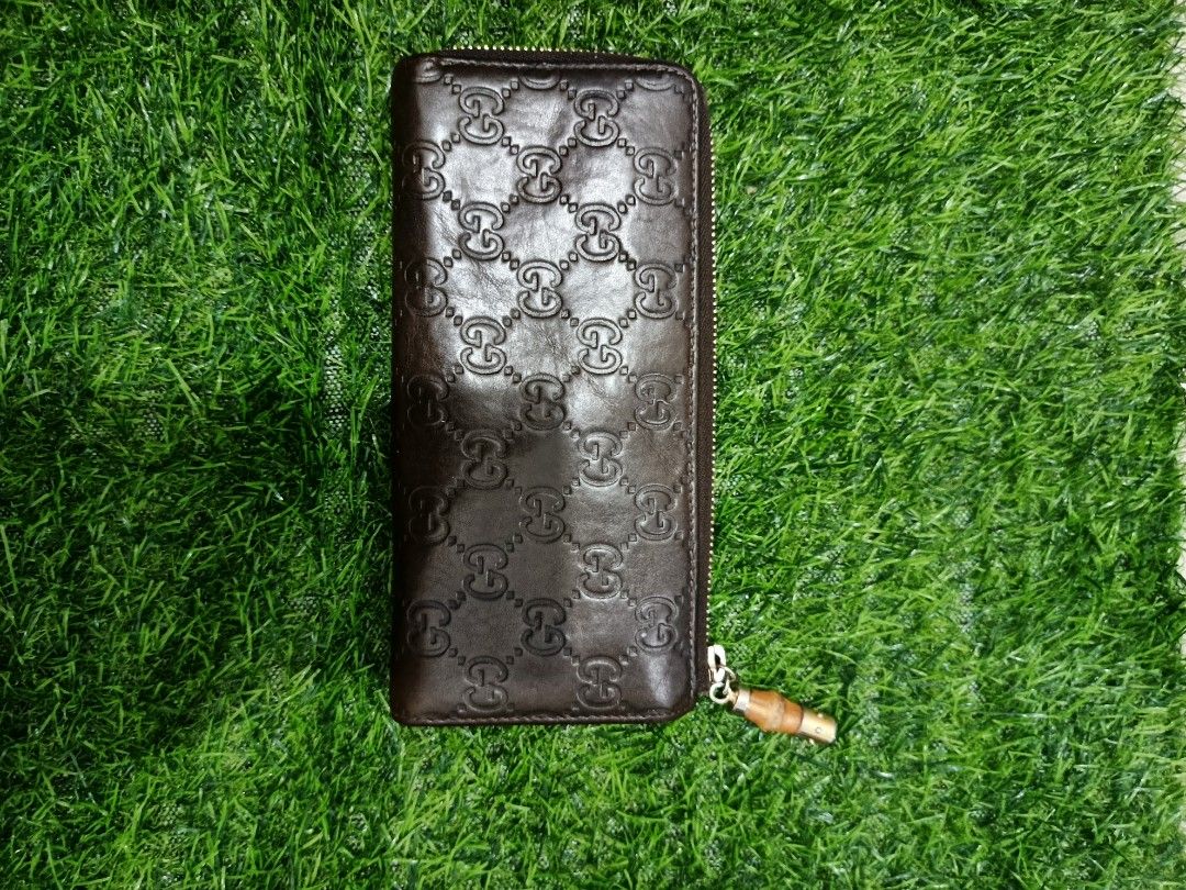 Gucci Vintage Long zip (Category: Luxury Bags & Wallets) located in Manticao. Submitted by jiachloeyana (Listing ID 1463045404, Image 2). Description: in good condition coded genuine leather no flaws.