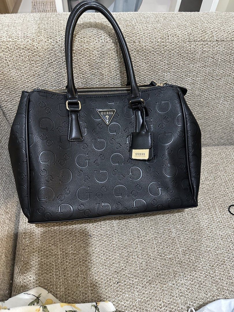 Guess black bag (Category: Purses & Pouches) located in Taguig. Submitted by honeyy19 (Listing ID 1462911392, Image 1). Description: Used once. Brand name still covered in plastic. Pristine condition! RFS - too many bags, hindi nagagamit. Sayang! .