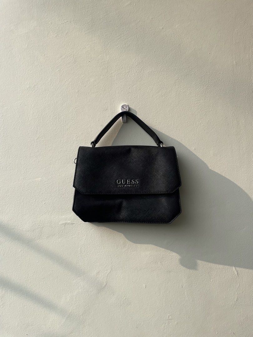 Guess Llano Mini Bag (Category: Purses & Pouches) located in Butuan. Submitted by prestigephilippines (Listing ID 1462917420, Image 1). Description: Excellent condition No issue Shipping worldwide 🌍.