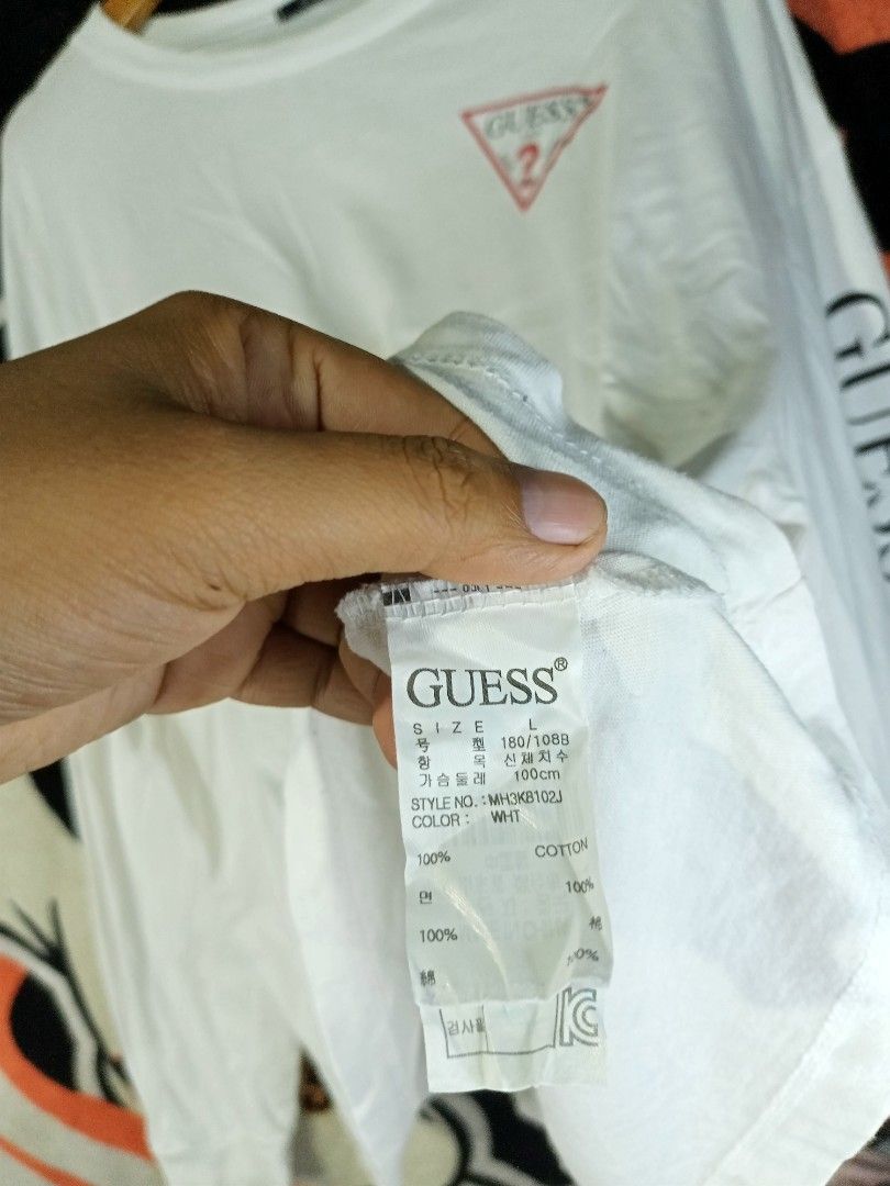 Guess Sweatshirt (Category: Tshirts & Polo Shirts ) located in Castilla. Submitted by stignapamorma (Listing ID 1463047223, Image 2). Description: Branded Thrifted Sweatshirt Size - 25.5x27 Condition - Excellent Color Rate - 9/10 Issue - None Price - 350+SF.