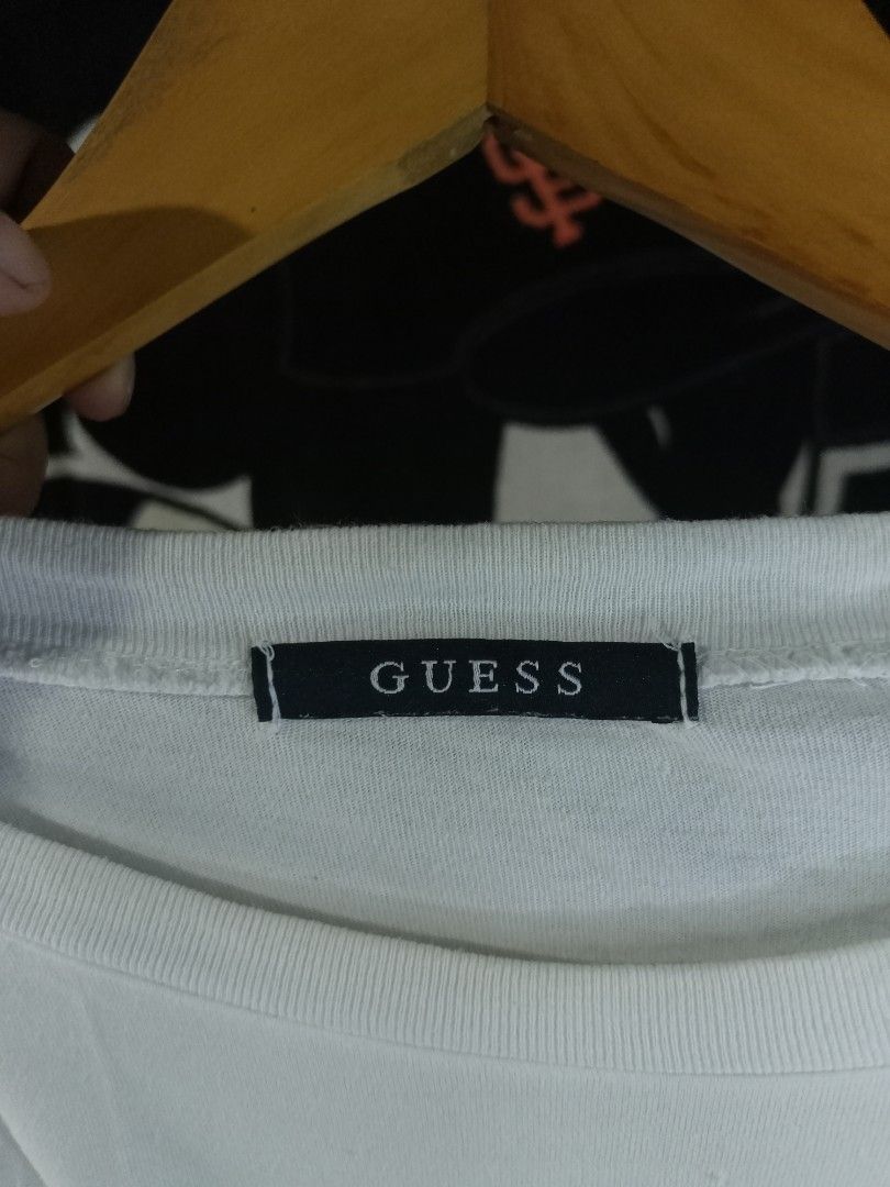 Guess Sweatshirt (Category: Tshirts & Polo Shirts ) located in Castilla. Submitted by stignapamorma (Listing ID 1463047223, Image 3). Description: Branded Thrifted Sweatshirt Size - 25.5x27 Condition - Excellent Color Rate - 9/10 Issue - None Price - 350+SF.