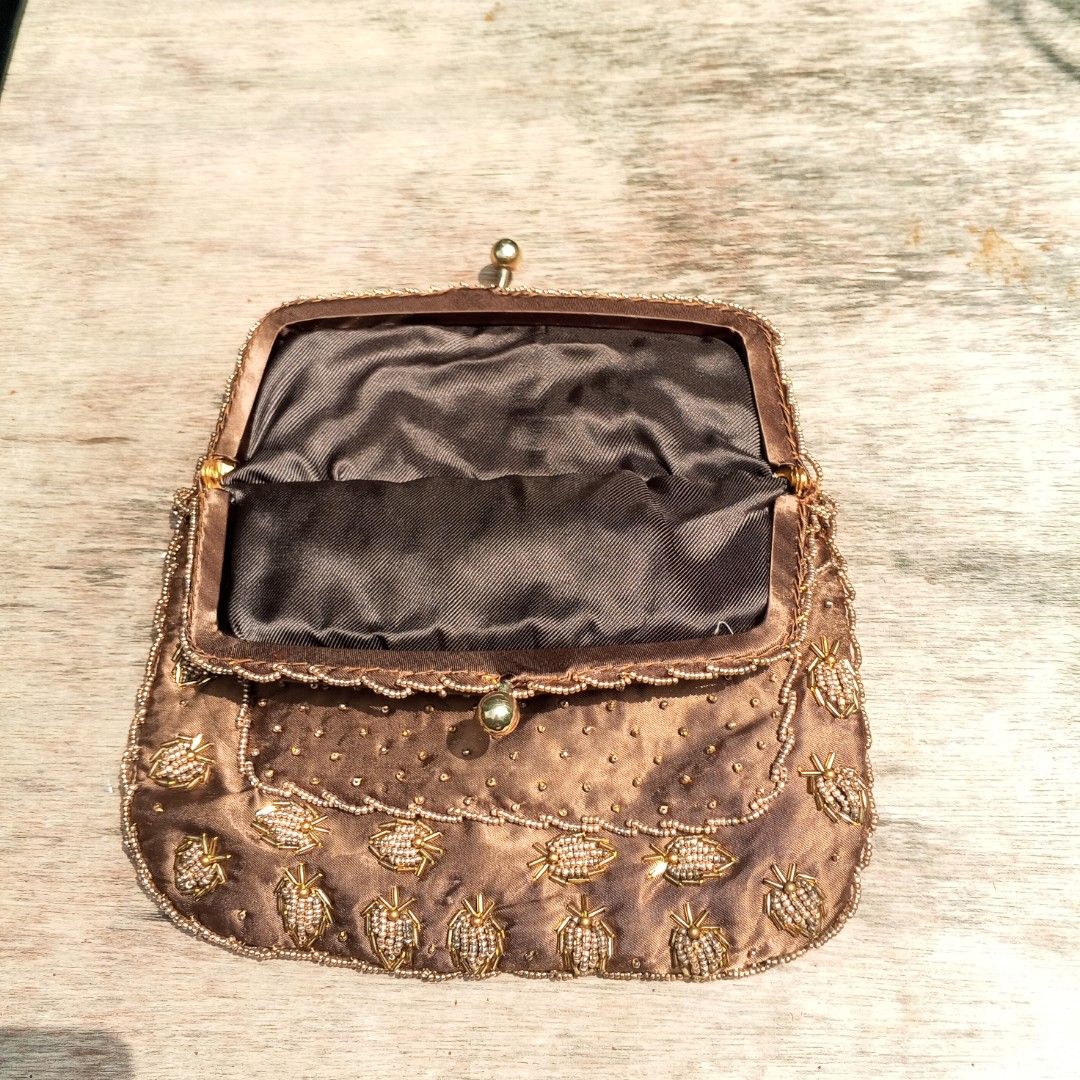 Hand Beaded Leaf Clutch Purse & Pineapple motifs. (Category: Clutches) located in Quezon City. Submitted by kreimark00 (Listing ID 1462920456, Image 3). Description: madumi lang po need lang linisan..