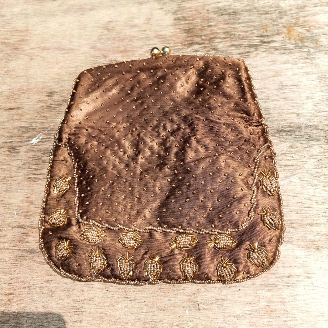 Hand Beaded Leaf Clutch Purse & Pineapple motifs. (Category: Clutches) located in Quezon City. Submitted by kreimark00 (Listing ID 1462920456, Image 2). Description: madumi lang po need lang linisan..