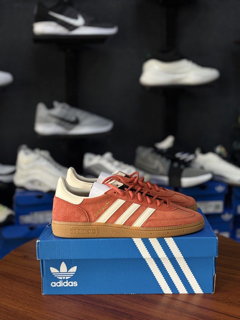 Handball Spezial Preloved Red (Category: Sneakers) located in Cavite. Submitted by jairo13 (Listing ID 1462903028, Image 1). Description: Handball Spezial Preloved Red 9.5us | Brandnew ₱2,995.00 Ig&Fb: ShoesoleCavite 📍Silang,Cavite 🚚Jrs / Lbc / Lalamove 💵Gcash / Gotyme / Bdo We accept card payment & QR Ph We buy profitable pairs 24/7. Dm for appraisal Store Open Hours: 12Pm - 7PM Gmaps/Waze: ShoesoleCavite.