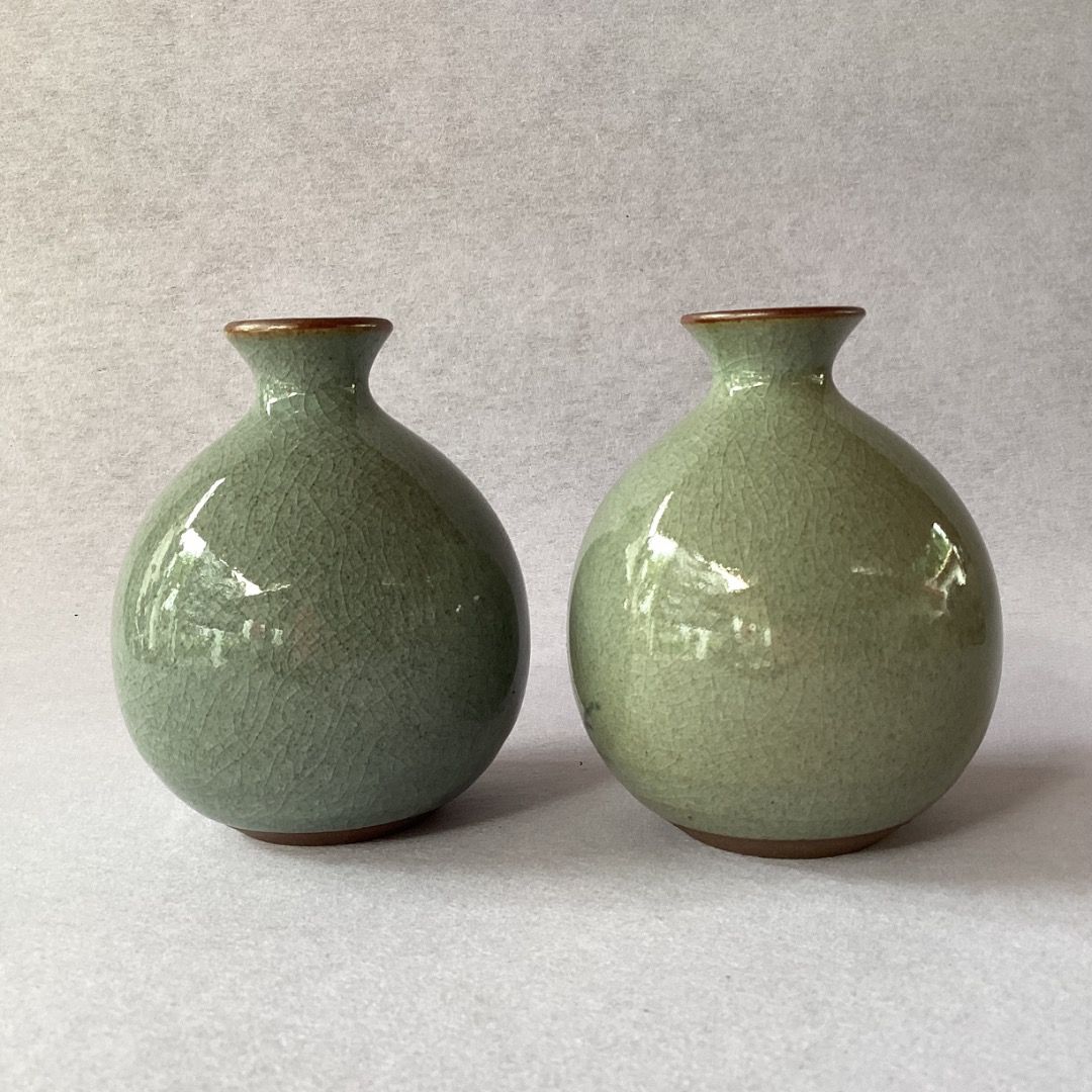 Hand-Painted Celadon Crackle Glaze Bud Vase (Category: Vases & Decorative Bowls) located in Davao. Submitted by eclectic1925 (Listing ID 1463069768, Image 3). Description: Php300 for 2 Hand-Painted Celadon Crackle Glaze Bud Vase H: 3.7 inches L; 2.9 inches *last pic for price reference only Please REVIEW PHOTOS First to pay We use 100% repurposed packaging materials SF starts at Php70 via Flash Express .