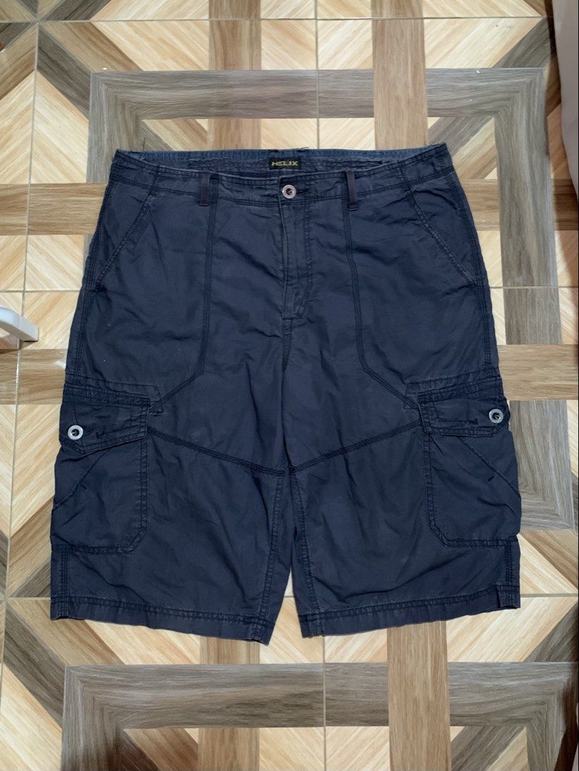Helix Men's Navy Blue Cargo Shorts (Category: Shorts) located in Daraga. Submitted by vinteesfnds (Listing ID 1462961852, Image 1). Description: - Navy blue Helix cargo shorts - Size 36 on tag - Multiple pockets for ample storage - Secure button and zip closure - Comfortable fit for everyday wear - Ideal for casual outings and outdoor activities.