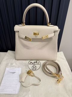 (Category: ) located in . Submitted by luxury-goods-recycling (Listing ID 1462932257, Image 1). Description: .