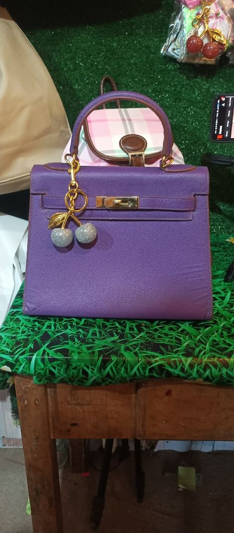 HERMES PARIS TOP HANDLE BAG (Category: Luxury Bags & Wallets) located in Makati City. Submitted by egsdhadghas (Listing ID 1463071407, Image 1). Description: IN GOOD CONDITION,.