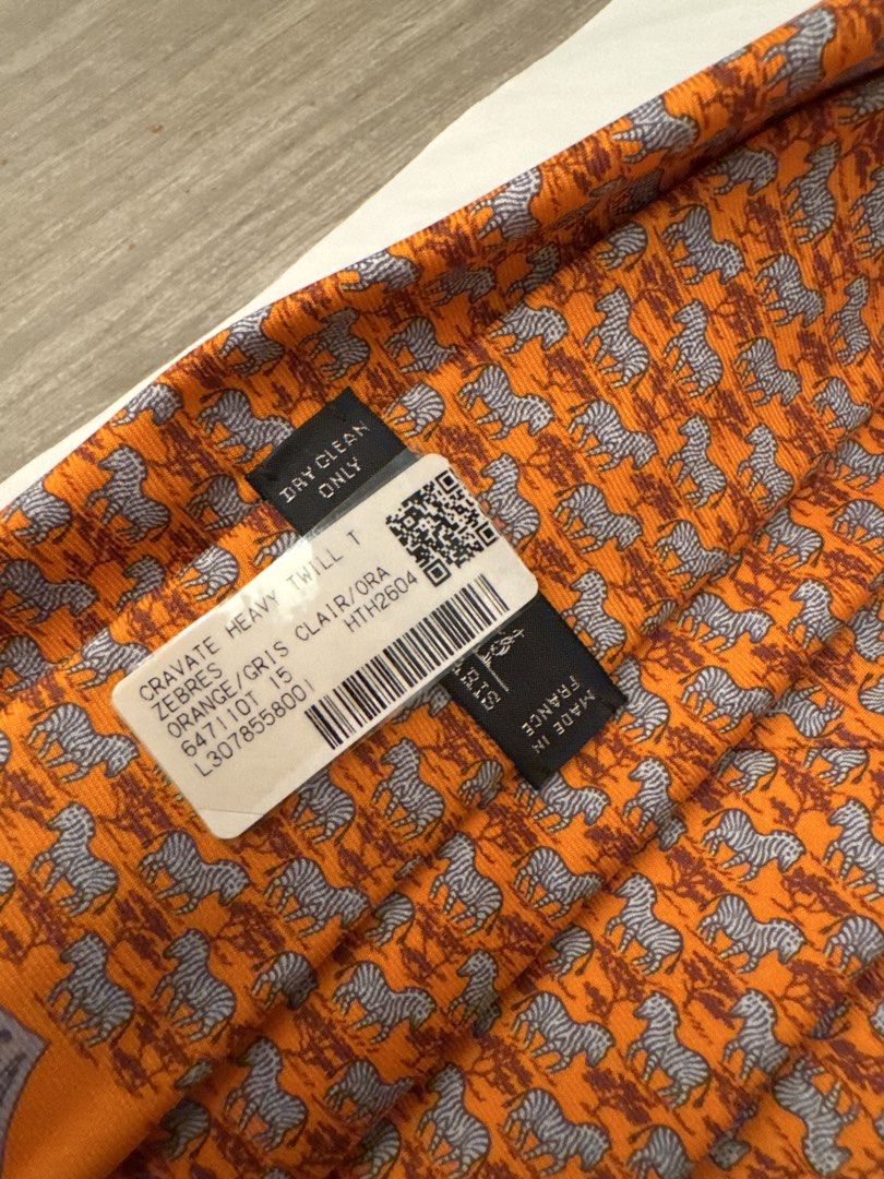 Hermes Silk Tie （分類：領帶）位於 Hong Kong。 由 imsonicee 提交（商品編號 1463012794，圖片 3）。簡介： Colour : Orange / Gris Clair / Ora 。