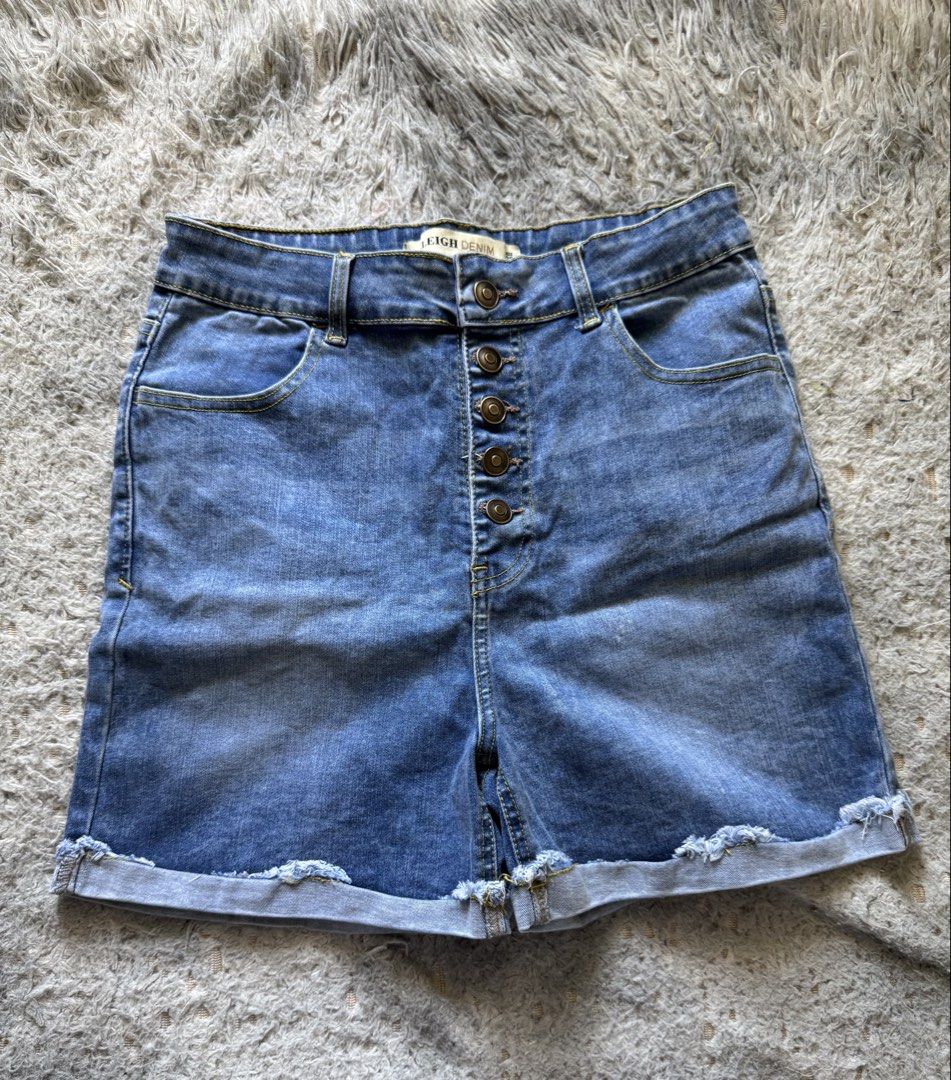 High-waist Shory (Category: Shorts) located in Mandaluyong City. Submitted by 1hapimaki (Listing ID 1463110039, Image 1). Description: Washed but not used.