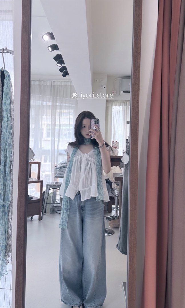 Hiyori 隨性荷葉邊飄飄上衣//serco Brandy Melville subdued Hollister zara （分類：襯衫）位於 Hong Kong。 由 thrift05 提交（商品編號 1463086213，圖片 2）。簡介： 全新 原價$338。